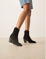 Rational heeled western boots in black