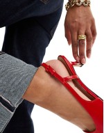 pointed slingback heeled pumps in red