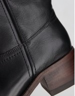 Kyley knee boots in black vintage leather