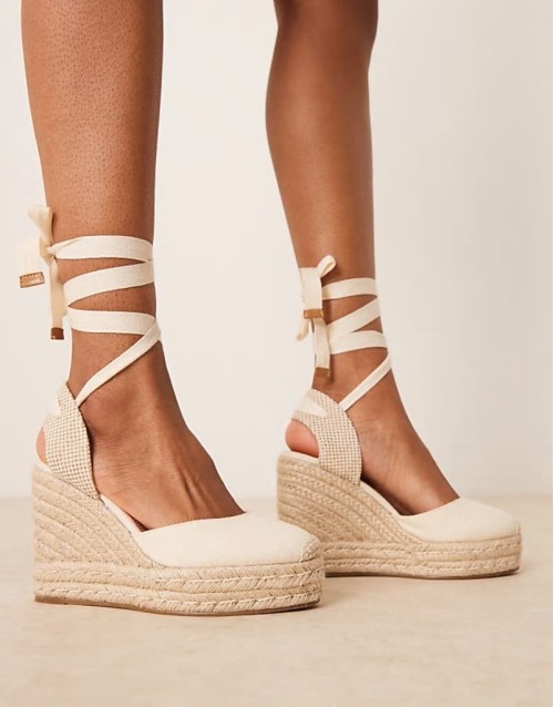 ‌Stylish Tyra closed toe wedges in natural linen