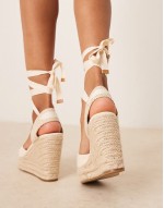 ‌Stylish Tyra closed toe wedges in natural linen